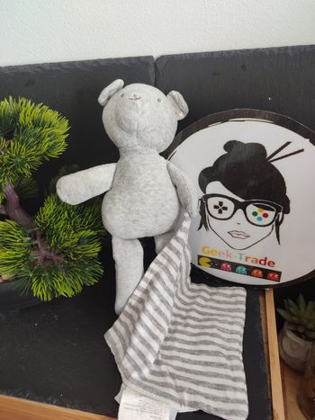 Doudou Peluche Ours Gris Cadet Rousselle Rayure Ourson mouchoir Blanc DD003380