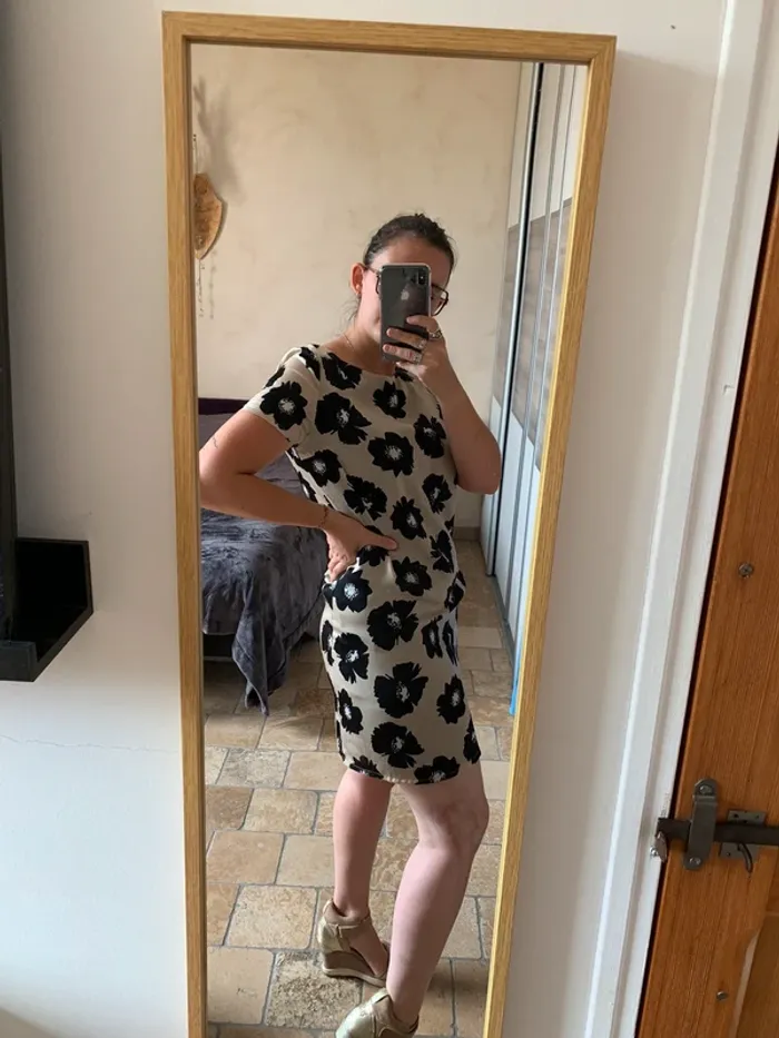 Robe motif fleurs La Fée Maraboutée taille 38 - photo numéro 3