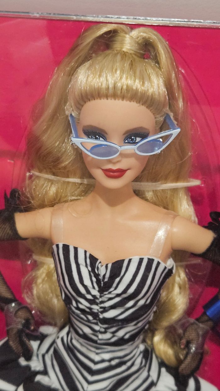 Poupée Barbie signature anniversaire 65 ans - photo numéro 3