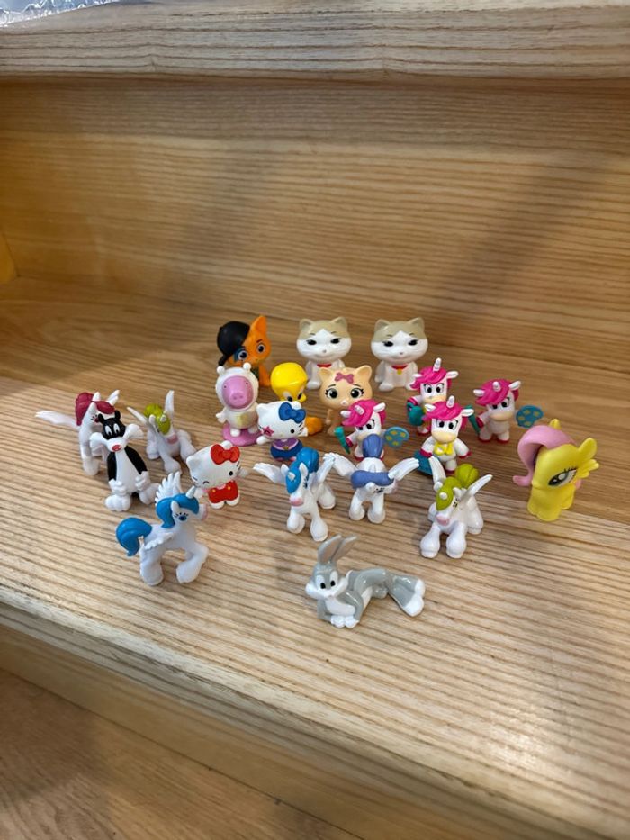 Lot diverses figurines hello kitty licorne chat