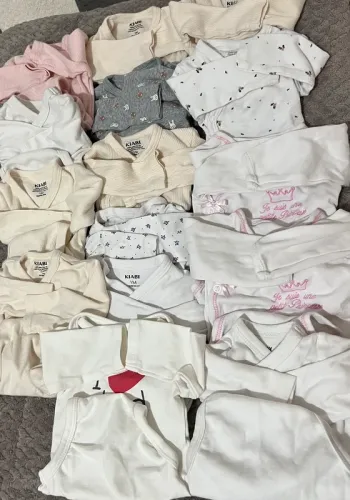 Lot de 18 bodies bébé - 1 mois