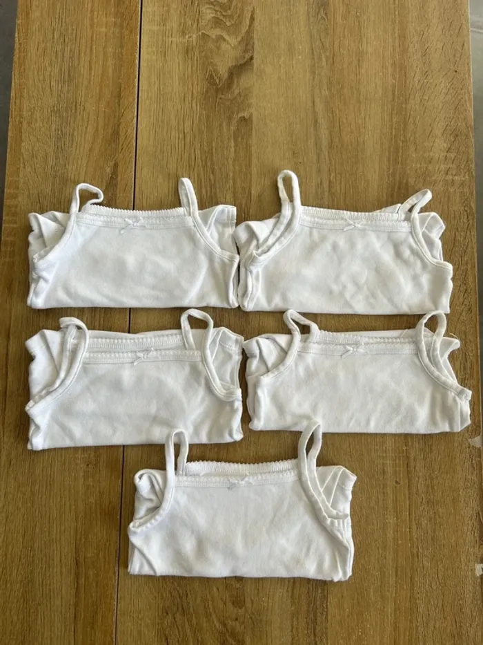 Lot 5 bodies bretelles 12/18 mois