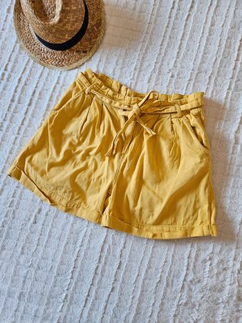 Short jaune taille 38 Kaporal