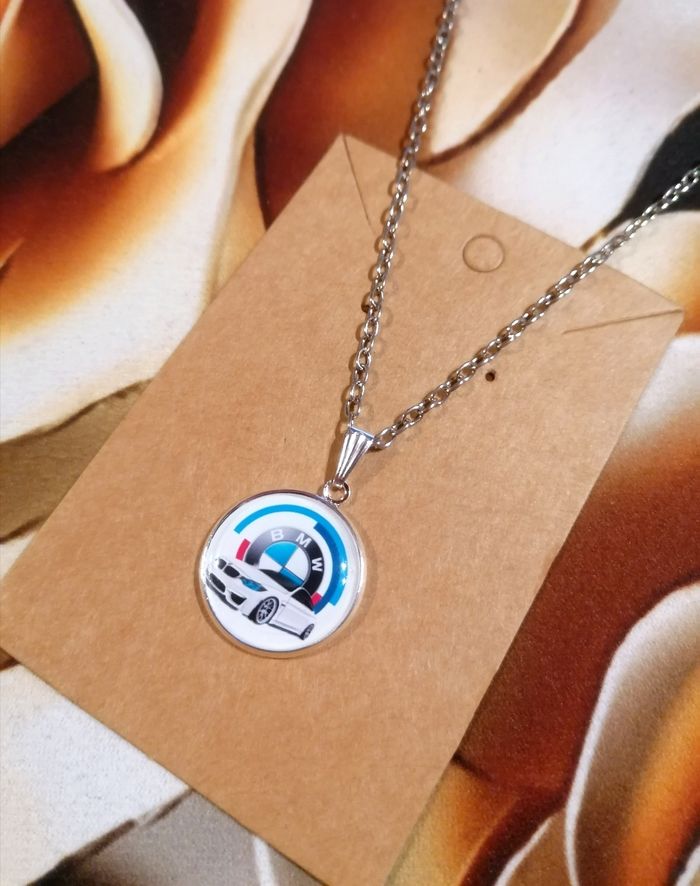 Collier BMW 50 ans voiture