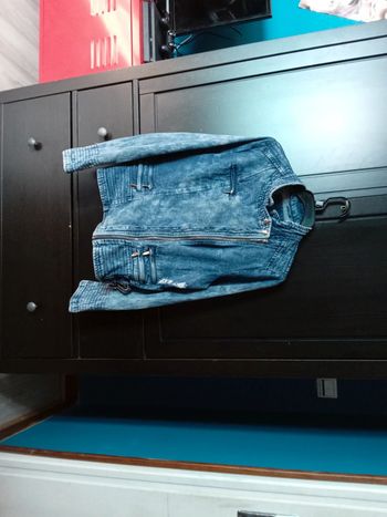 Magnifique veste en jean effet trouée