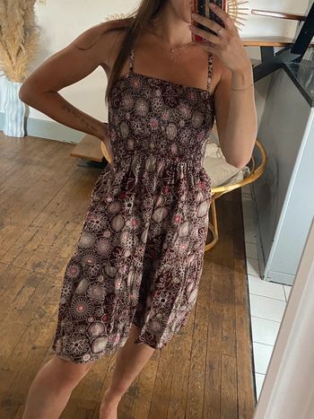 Robe marron à motif