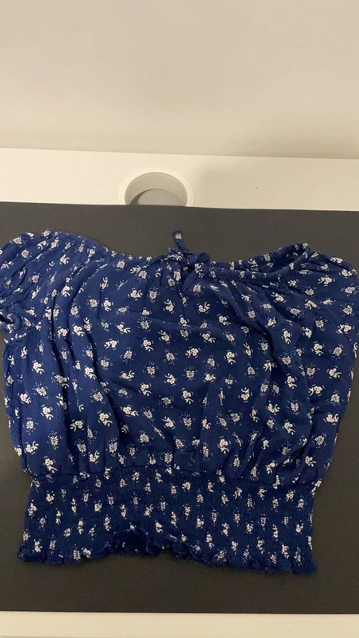 Blouse bleue marne à fleurs