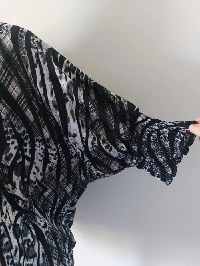 Haut fantaisie noir et blanc - photo numéro 5