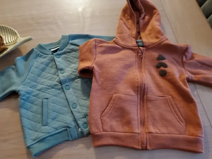Lot de 2 gilets garçon 18 mois - photo numéro 2