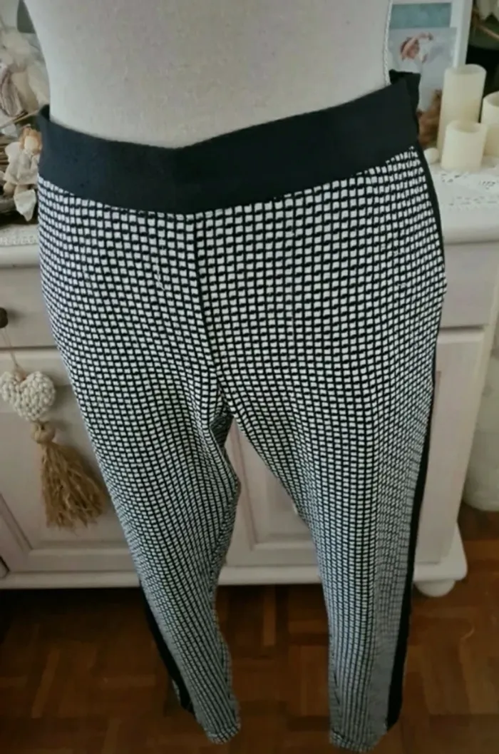 Pantalon noir/blanc H & M Taille XS - photo numéro 2