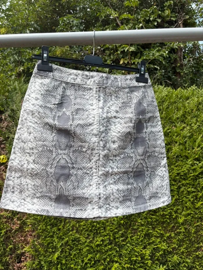 Jupe en jean imprimé python gris et blanc – Marque New Look - photo numéro 2