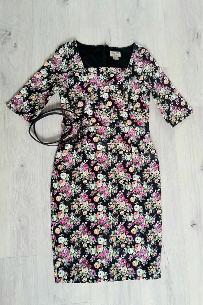 Robe Lindy Bop t.38 fleurie et ceinture