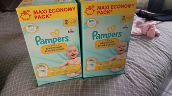 2 cartons Pampers premium protection taille 2 neuf jamais ouvert