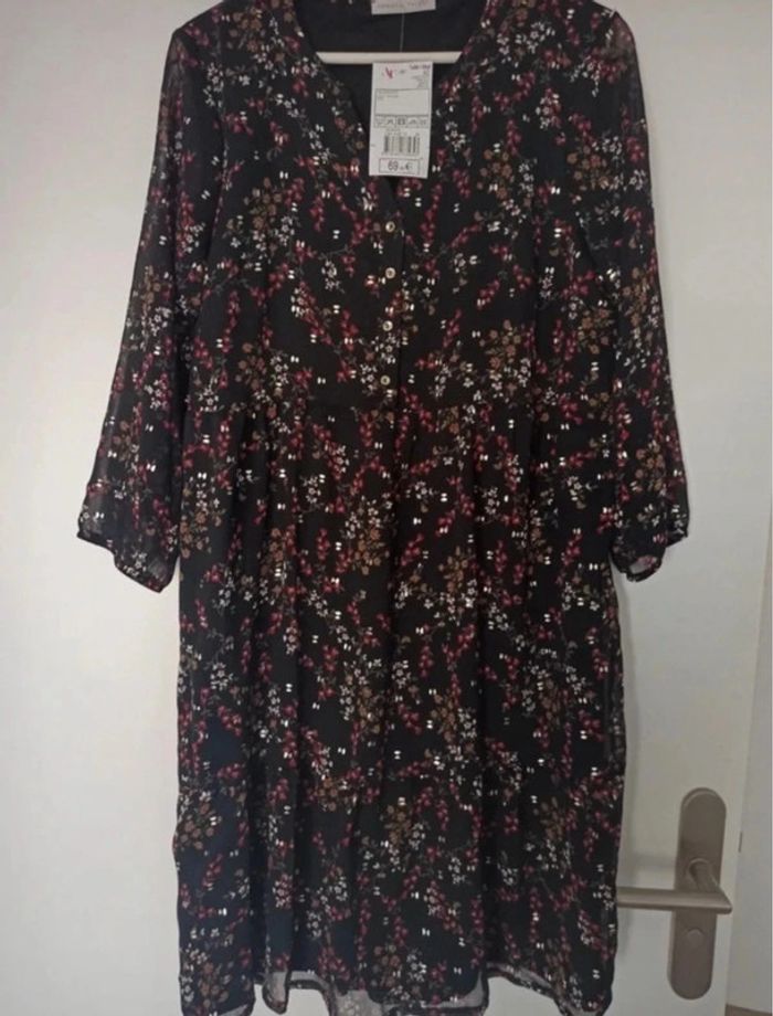 Robe midi  avec étiquette