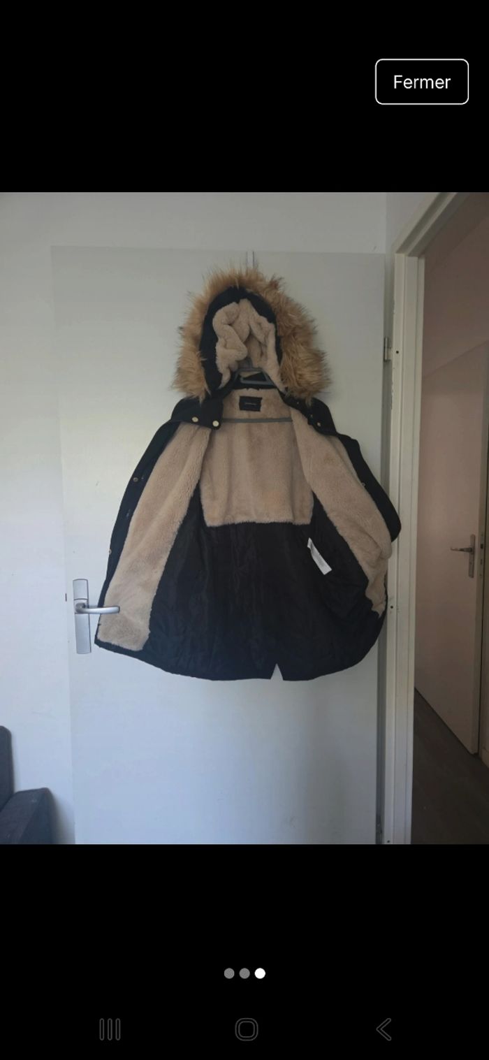 Manteau noir avec intérieur fausse fourrure - photo numéro 3