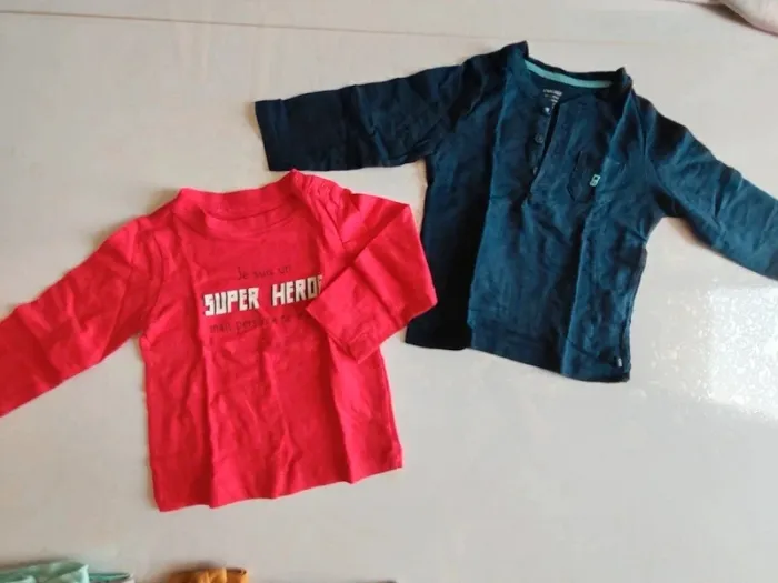 Gros lot maillots manches longues courtes 12 mois - photo numéro 2