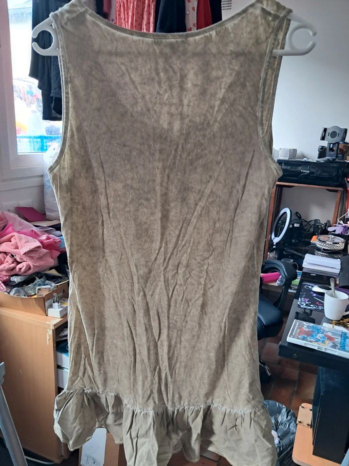 2 débardeurs (1 gris clair et 1 beige) bas légèrement volanté, modernes, confortables T40, 3 suisses - photo numéro 4