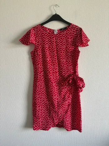 Robe rouge à motifs fleurs 🌸 taille XS