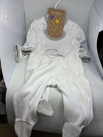 2 pyjamas 6 mois neuf