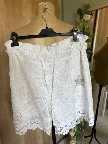 Magnifique short doublé dentelle et étoile argentée femme