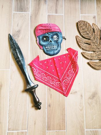 🦜Déguisement masque tête de mort pirate, bandana et très grande épée en plastique