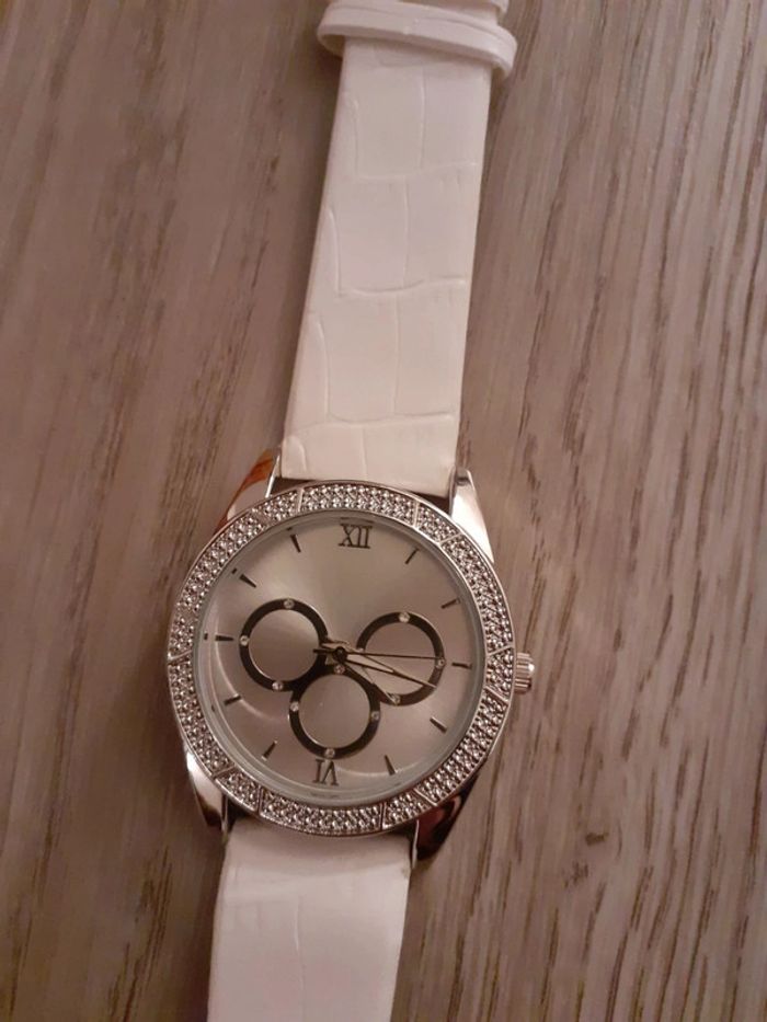 Montre - photo numéro 3