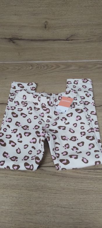 Pantalon fille taille 5 ans léger et confortable léopard neuf sous étiquette 