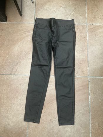 Pantalon effet cuir noir neuf T 40 (n°54)