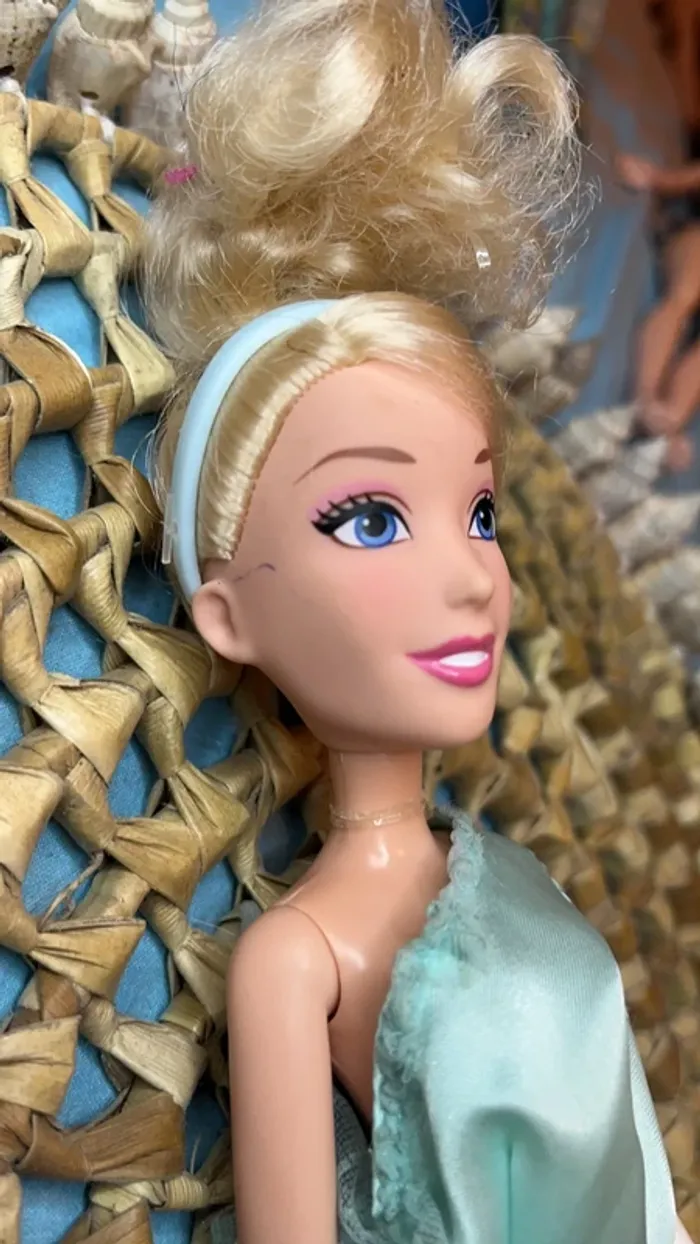 Barbie princesse " Cendrillon " - photo numéro 3