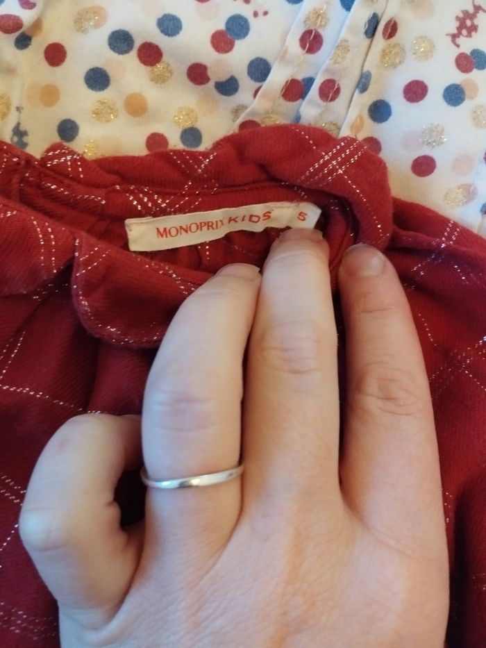 Lot 4 blouses fille – Très bon état – 5/6 ans - photo numéro 2