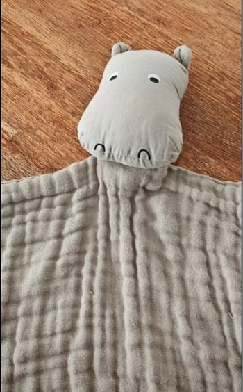 Doudou hippopotame agente Liewood