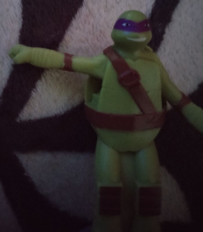 Lot jumelle, petite voiture, tortue ninja, figurines,lacets Tony Parker, porte clef Maya l'abeille - photo numéro 7