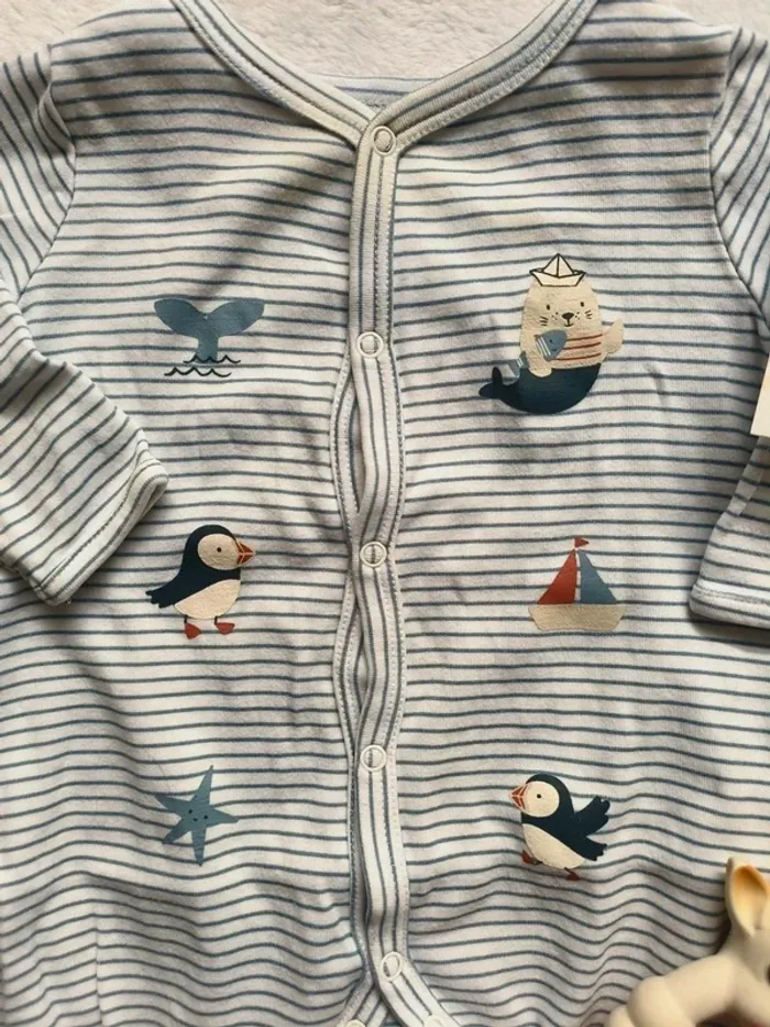 Lot 2 pyjamas une pièce - photo numéro 2