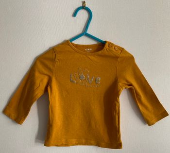 tee-shirt motif fleur pailletée dorée taille 9 mois