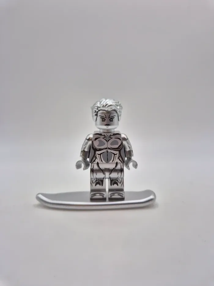 Figurine type lego Surffer d'argent les 4 Fantastiques Marvel - photo numéro 4
