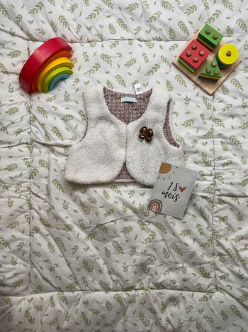 gilet sans manches blanc obaibi 18 mois