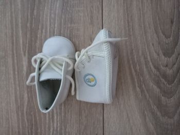 Chaussures blanches 6 à 12 mois marque Bobébé taille 17 