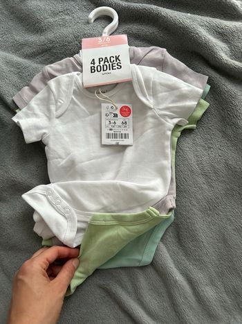 Lot 4 bodies 3/6 mois