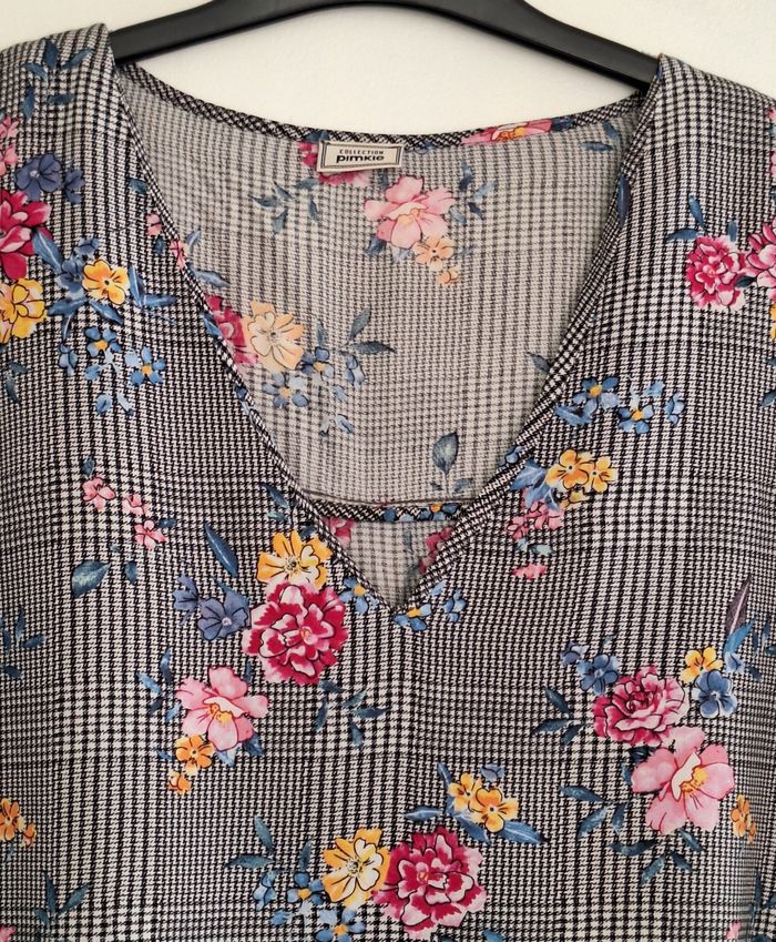 Élégante blouse fleurie à manches longues avec col en V - photo numéro 2