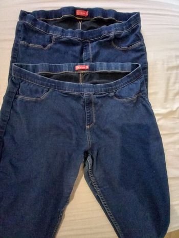 Lot de deux jeggings femme taille 48 couleur bleu jean.