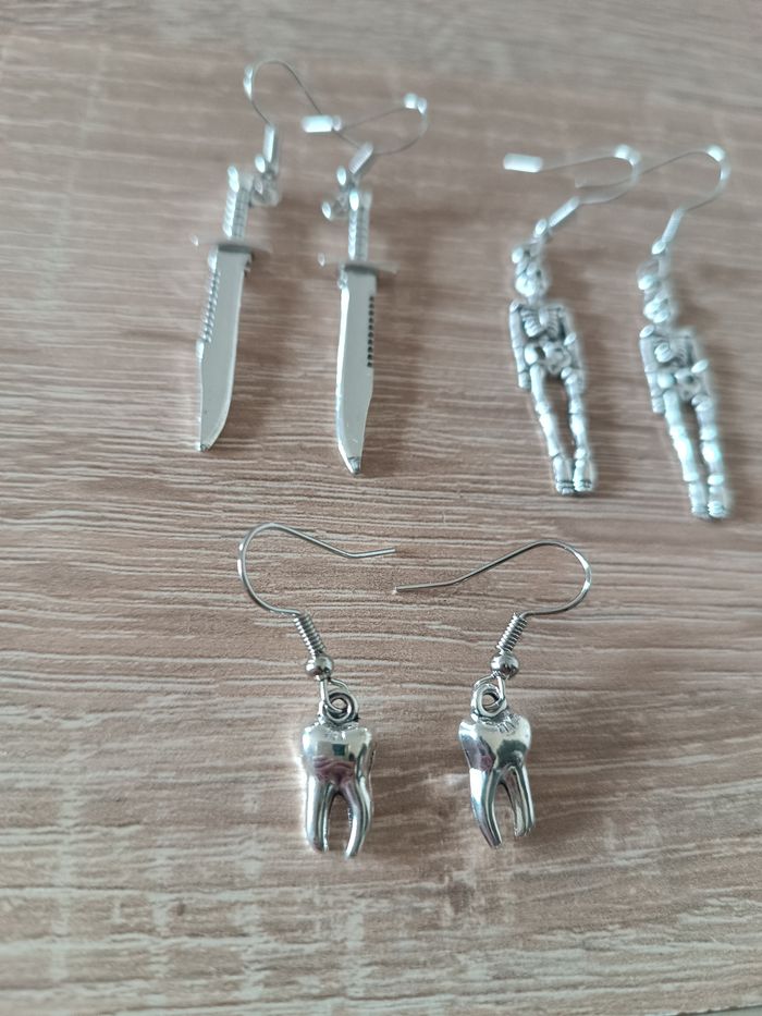 Boucles d'oreilles mixte squelette gothique dent poignard originale insolite - photo numéro 2
