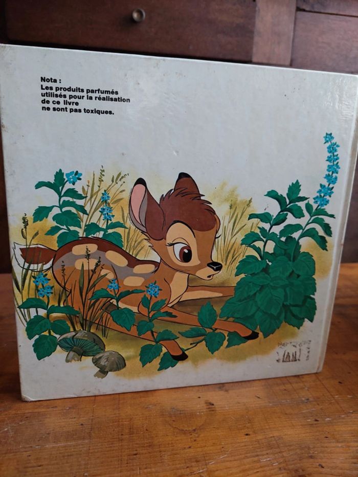Livre Les mille parfums Bambi Walt Disney - photo numéro 2