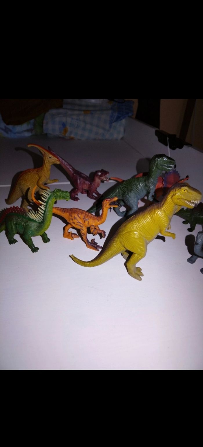 Lot de 16 dinosaures