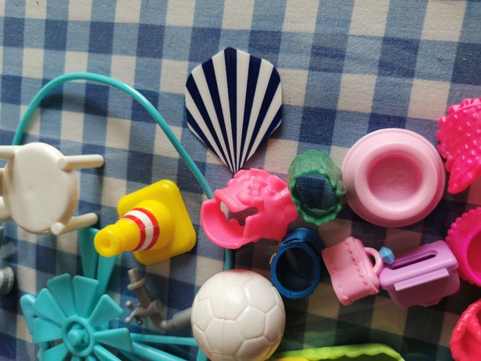 Lot de 33 accessoires et mobilier pour poupée - photo numéro 2