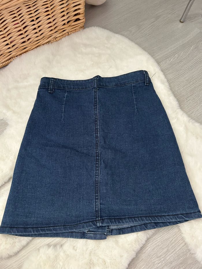 Jupe en jean à boutons - photo numéro 3