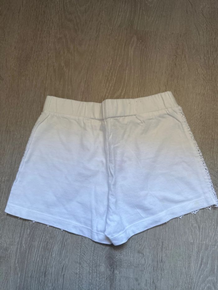 Short fille - photo numéro 3
