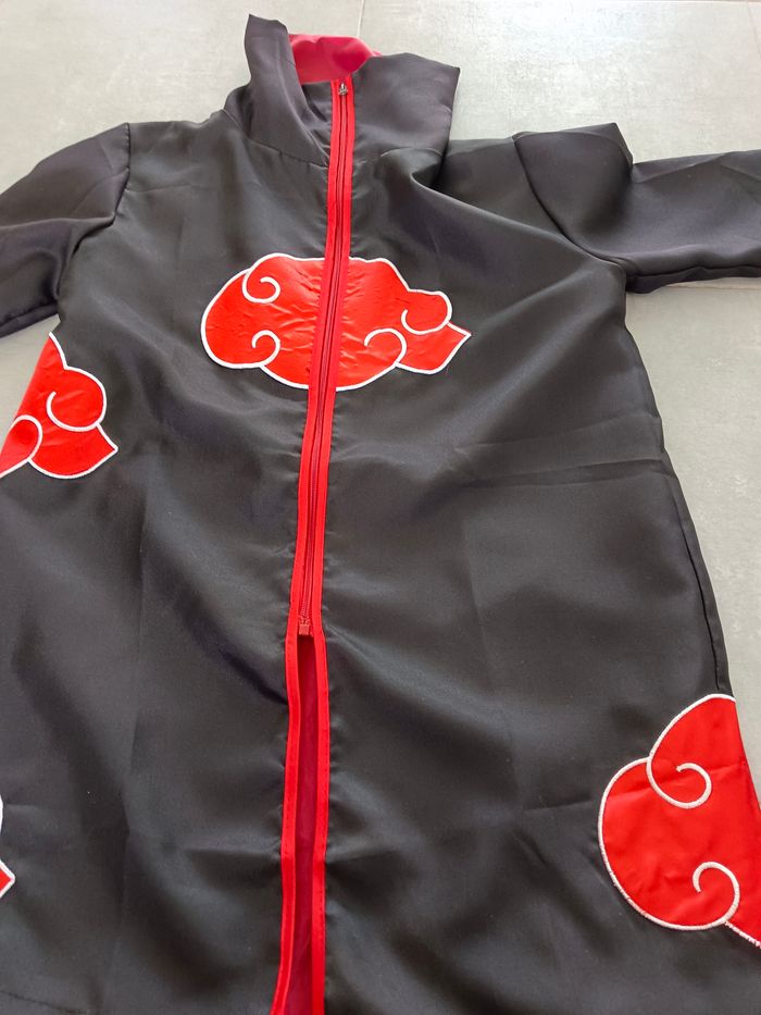 Manteau de l'Akastuki de l'univers Naruto Shippuden