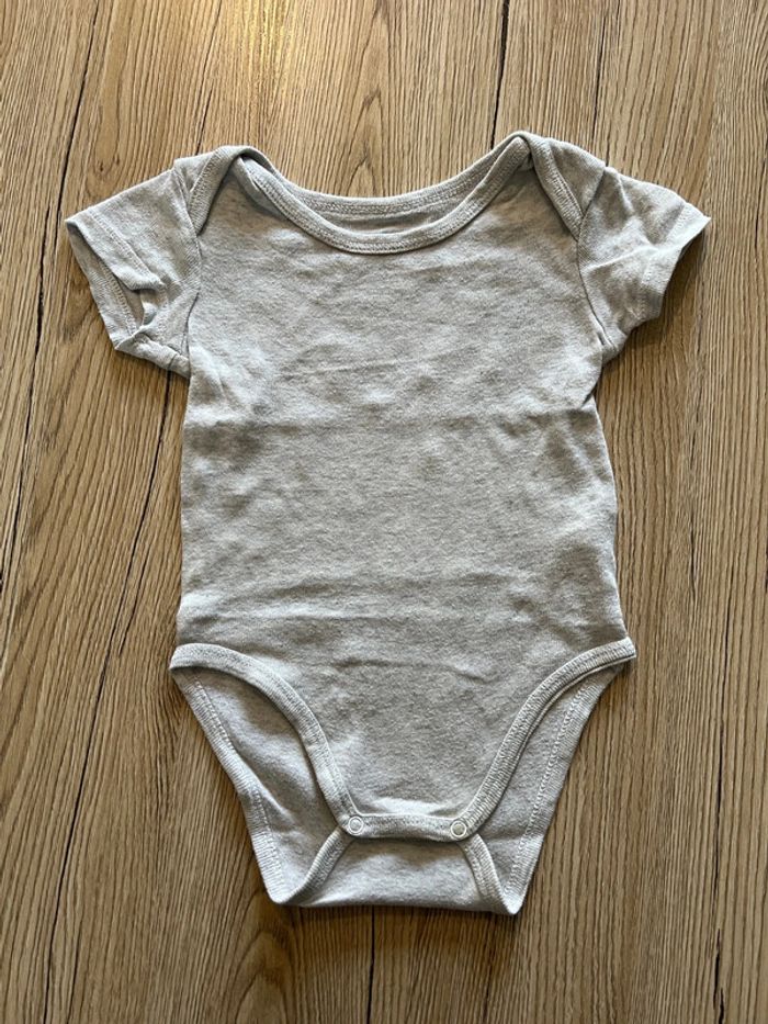 Lot de bodies - 6/9 mois