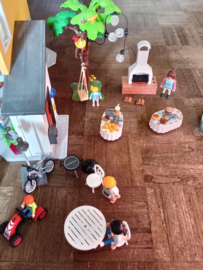 Maison moderne Playmobil avec accessoires - photo numéro 5