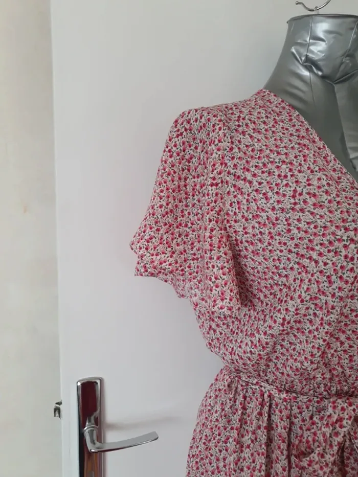 Robe fleuri ceinture et manche courte col v - photo numéro 4
